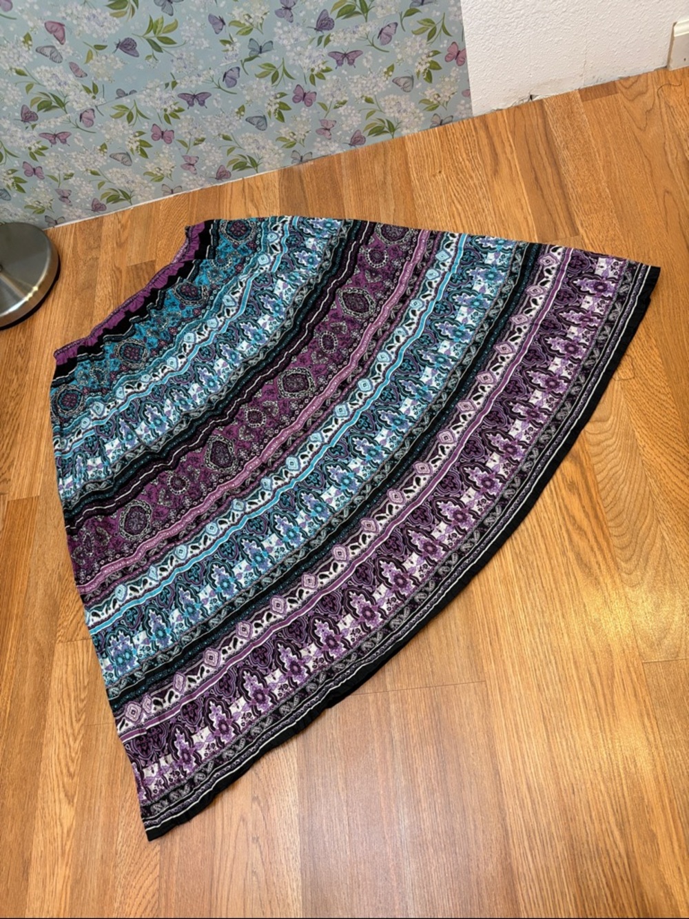 Vintage 1990’s Venezia turquoise and purple floral midi skirt. Size 14/16.